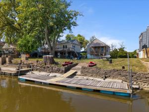 Cute Little River Cabin