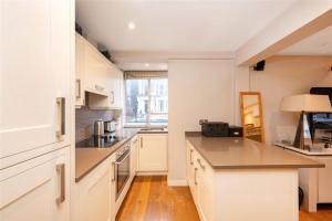 Charming Portobello Apartment