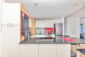 Horizon Bay 201-Beachfront Gem Table Mtn