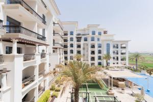 Elegant Studio with Pool & Golf Views in Ansam