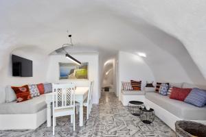 Two Authentic Cave Houses with Private Courtyard Garden