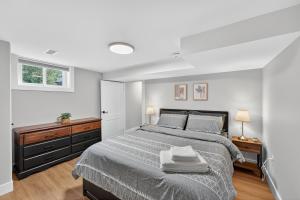 Bright and Modern 2BR Suite with Rustic Bar