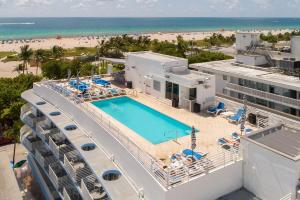 Spacious Studio Rooftop Pool & Bar with Ocean View