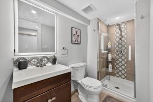 Bright and Modern 2BR Suite with Rustic Bar