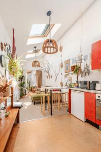 Quirky Stay 10 min walk to city with free parking