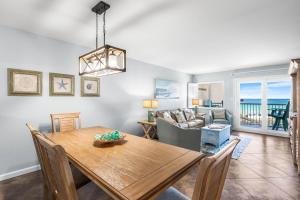 Holiday Surf and Racquet Unit 418