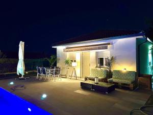 Casa Rural en Valle del Tiétar cerca de Pantano de San Juan con BBQ y Piscina privada