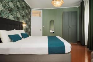 Stylish two-Bedroom apartment near Fiera Milano exhibition area just minutes from Wagner Metro Station Red Line M1