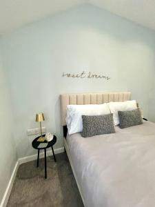 Modern 2Bed Netflix & Free Parking Telford Gem