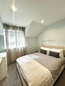 Modern 2Bed Netflix & Free Parking Telford Gem