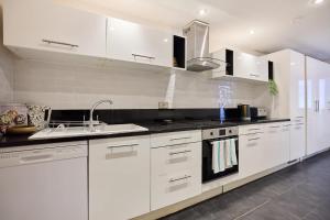 Kensington Garden Flat with Office & Outdoor Space