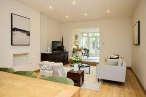 Kensington Garden Flat with Office & Outdoor Space