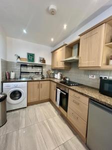 Cosy 4 Bed Apt by Telford Centre