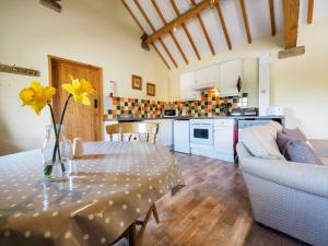 1 Bed in Ashford in the Water PK574