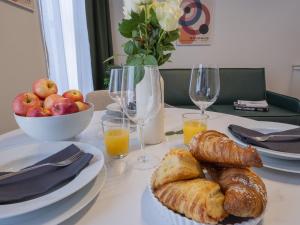 Bright & Chic 1BDR with shared rooftop terrace in San Babila