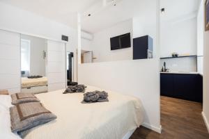 No 9 - 3 Suites, 3 Private Bathrooms and Parking