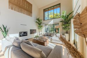 New luxury villa, outbuilding