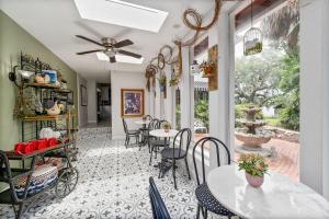 4,800 sf Estate Pool Lake Weddings and Events