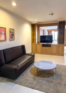 Panoramic River View Residence