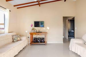 Casa com churrasqueira a 1km da praia do Curral