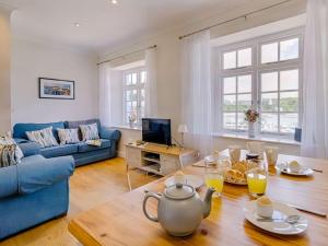2 Bed in Tenby 88608
