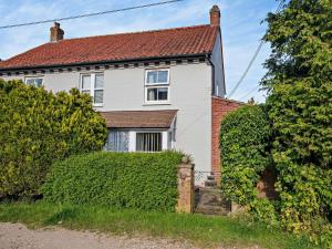 3 Bed in Briston 90184