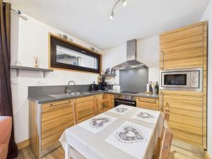 Appartement au centre des Gets avec balcon, proche pistes, commerces et activités, 45 couchages - FR-1-623-191