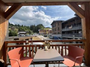 Appartement au centre des Gets avec balcon, proche pistes, commerces et activités, 45 couchages - FR-1-623-191