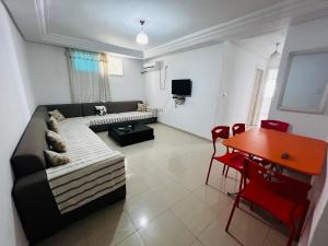 Spacious & Peaceful 2 Bedroom Apartment 200m from Beach Monastir