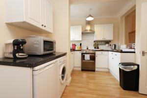 Spacious 3 Bedroom Home In The Heart Of Port Talbot By EKLIVING - Short Lets & Serviced Accommodation