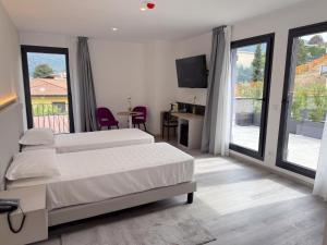 Lake & More Suite Hotel