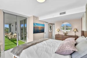 Waterfront Luxury Kosher Condo with Rooftop Pool, Bay Harbor Islands