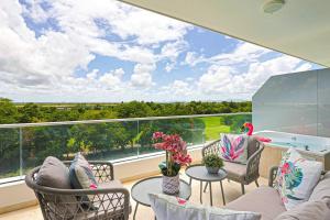 Cozy 2BD Condo, Stunning Views, Jacuzzi