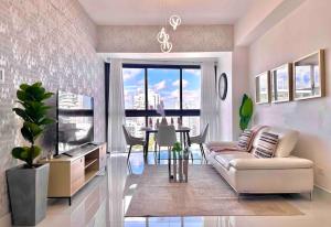 Upscale Centric Apt, City Views