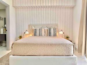 Upscale Centric Apt, City Views