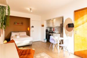 Studio acolhedor com TV e ar próximo à Faria Lima