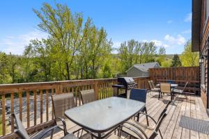 8 BR Luxury Swiss Style Chalet w Hot Tub