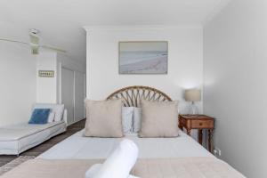 Blue Sea - Beachfront Escape