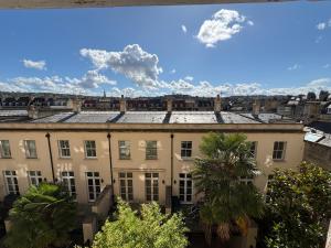 Elegant Georgian Apartment on Alfred Street