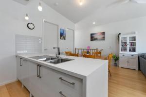 SEASIDE 7 - Steps from the beach