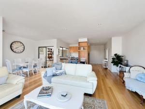PROVINCIAL ON PASCOE - everything at your doorstep