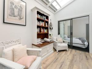 PROVINCIAL ON PASCOE - everything at your doorstep