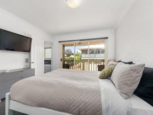 DECK 2 SEA - Amazing views, close to main street