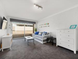 DECK 2 SEA - Amazing views, close to main street