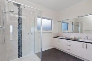 MIMOSA - Stylish home with Coastline views