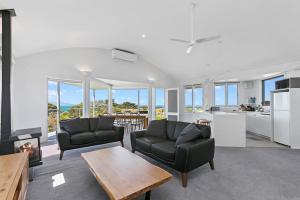 THE SHOREHOUSE - Ocean Views - 50m from Beach