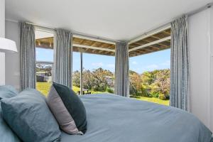 THE SHOREHOUSE - Ocean Views - 50m from Beach