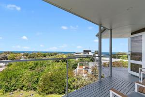 THE SHOREHOUSE - Ocean Views - 50m from Beach