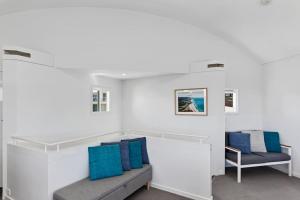 THE SHOREHOUSE - Ocean Views - 50m from Beach