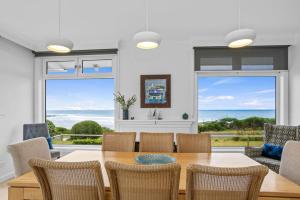 MAVI BEACH HOUSE - Stylish home opposite beach